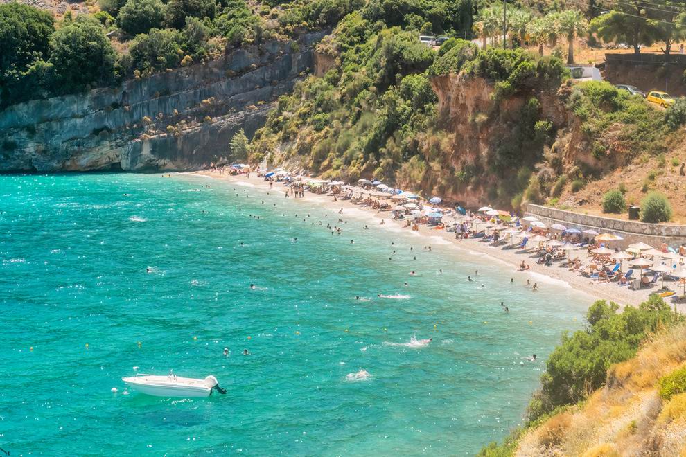 Makris Gialos Beach